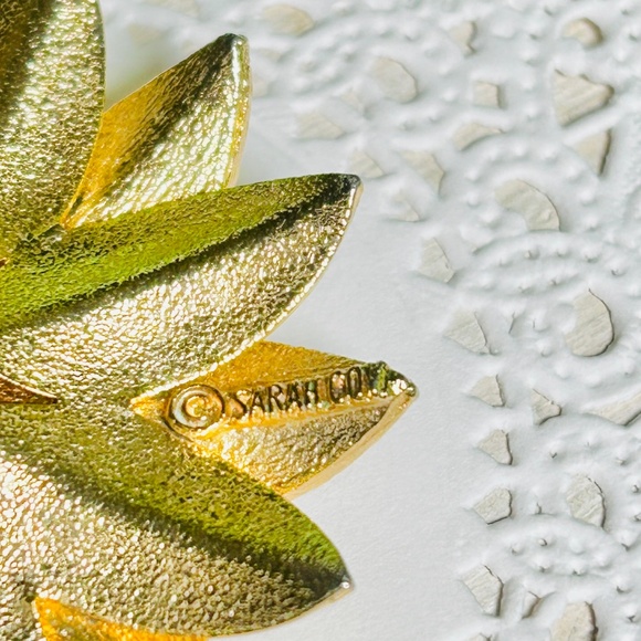 Vintage Sarah Coventry Brushed Gold Tone Satin Petals Pin/Brooch - Picture 7 of 10